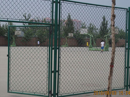 學校操場圍網